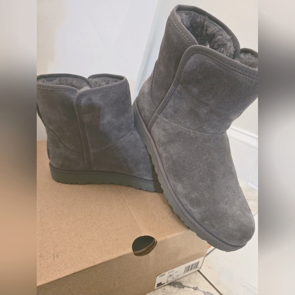 UGG Boots - Size 7 Gray - Picture 5 of 11